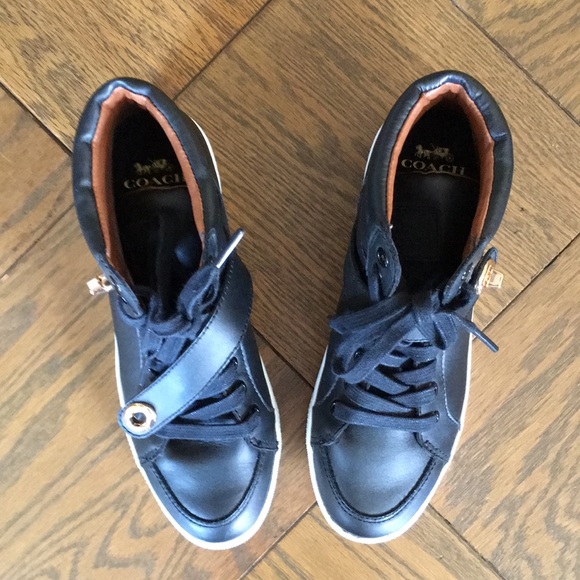 Shoes - Picture 4 of 4